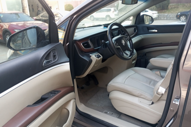 别克GL8 2017款 25S 豪华型 国V中控内饰20