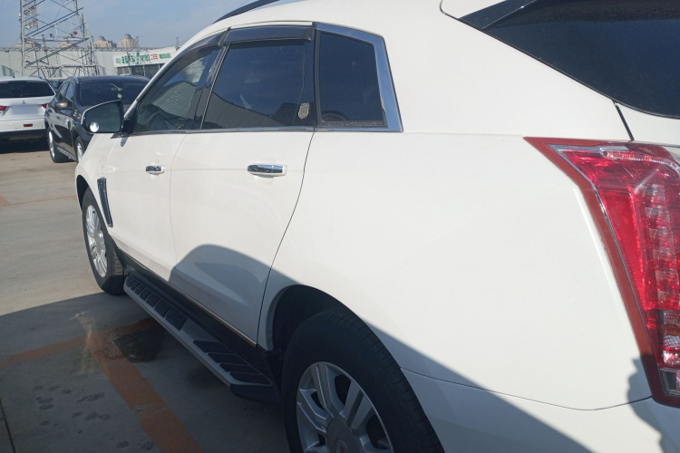 凯迪拉克SRX 2015款 3.0L 舒适型车身外观4