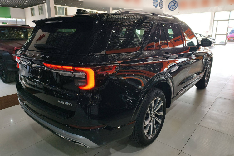 福特 探险者 2025款 2.3T EcoBoost 四驱穿越版 5座车身外观6003