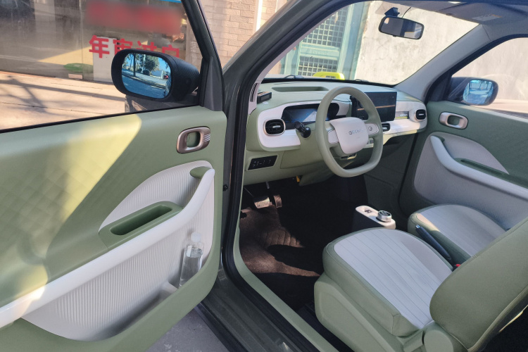 吉利银河 2025款 210km 熊猫骑士中控内饰20