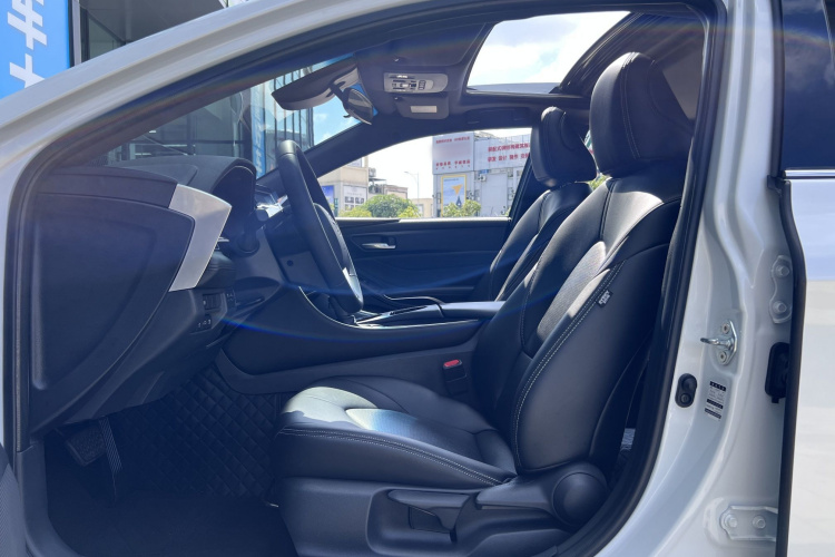 丰田 亚洲龙 2023款 2.0L 进取版中控内饰7004