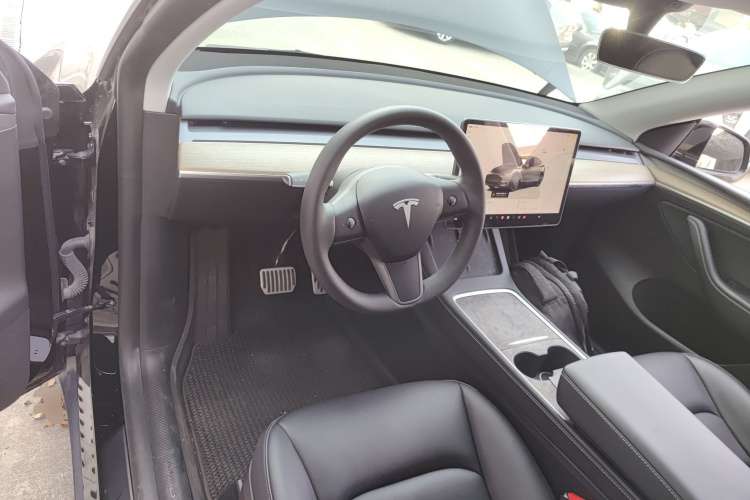 特斯拉 Model Y 2022款 改款 后轮驱动版中控内饰12