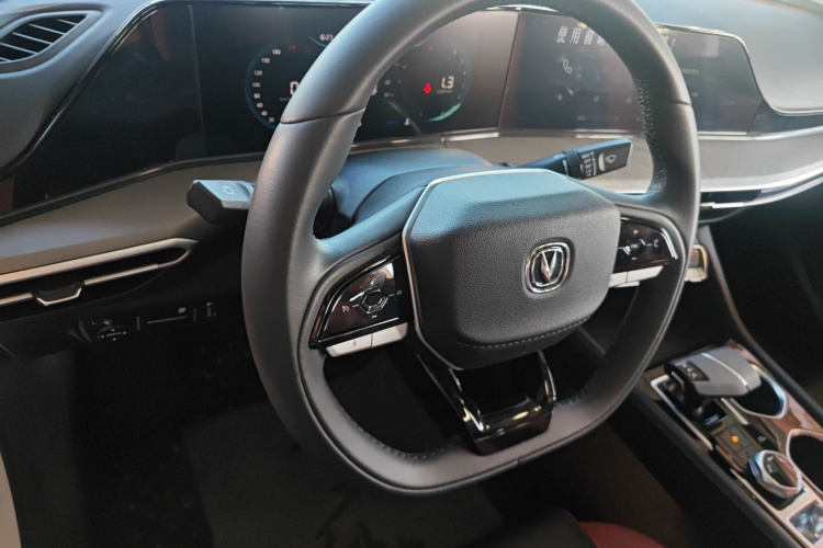 长安 逸动 2023款 畅享版 PLUS 蓝鲸NE 1.4T GDI DCT尊贵版中控内饰13