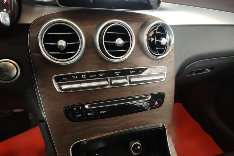 奔驰GLC 2018款 GLC 300 4MATIC 动感型局部细节16