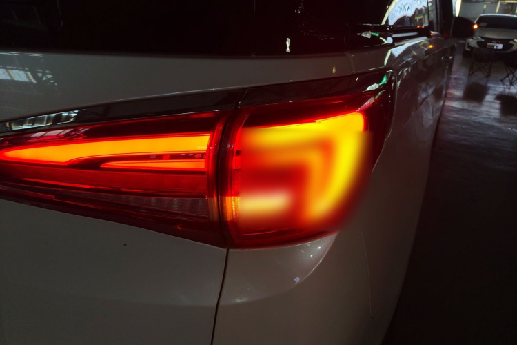 别克GL8 2017款 ES 28T 豪华型 国V车身外观9