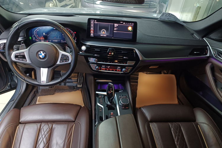 宝马5系(进口) 2022款 改款 540i 风尚版 M运动套装中控内饰12