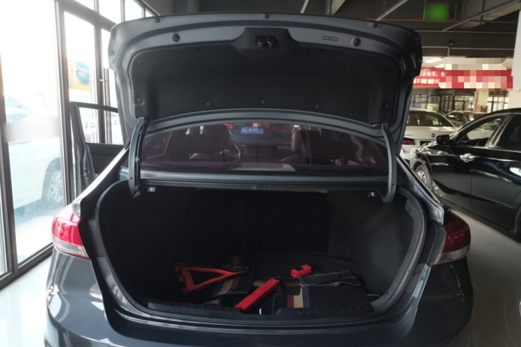 现代 领动 2020款 1.4T 双离合炫动·活力型机舱底盘23