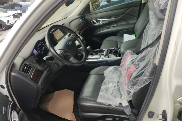 英菲尼迪Q70 2013款 Q70L 2.5L 舒适版中控内饰19