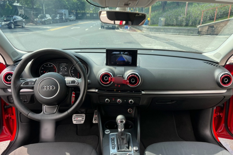 奥迪A3 2016款 Sportback 35 TFSI 领英型中控内饰7005