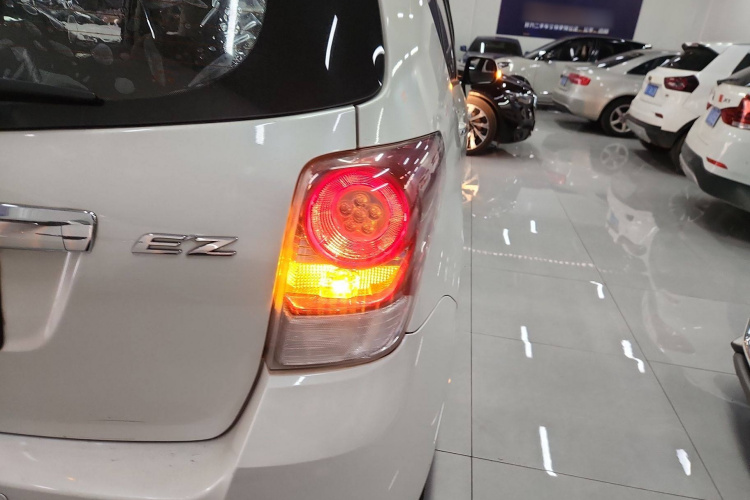 丰田 逸致 2014款 星耀 180G CVT舒适版车身外观6006