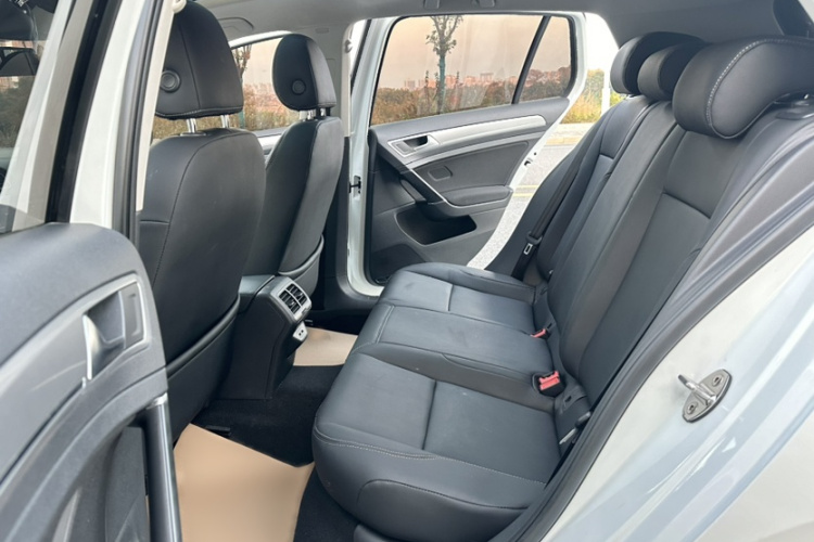 大众 高尔夫 2020款 200TSI DSG舒适进取版中控内饰7002