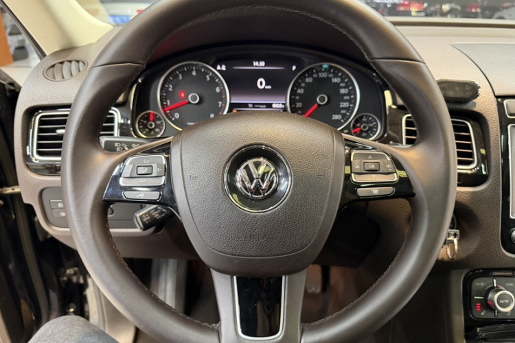 大众 途锐 2017款 3.0TSI 拓界版中控内饰7004