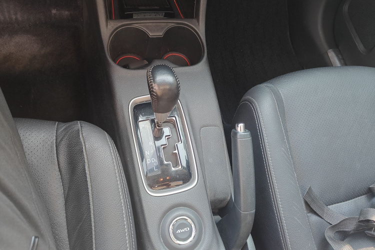 三菱 欧蓝德(进口) 2013款 2.4L 四驱豪华导航版 7座局部细节18