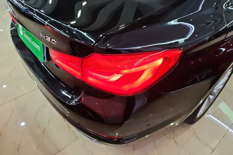 宝马5系 2019款 改款 530Li 尊享型 豪华套装车身外观9