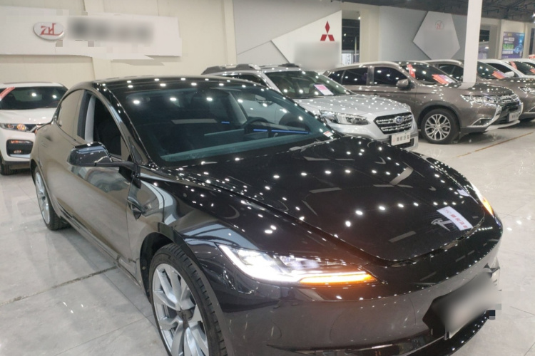 特斯拉 Model 3 2025款 改款 后轮驱动版车身外观3