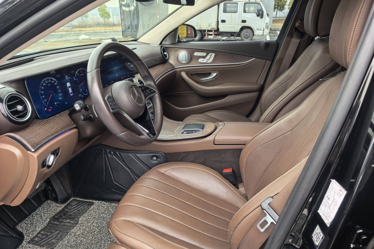 奔驰E级 2021款 E 300 L 尊贵型中控内饰7002