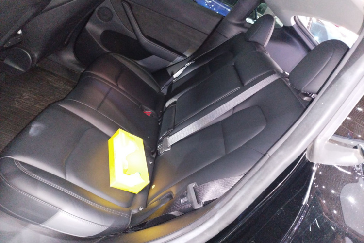 特斯拉 Model Y 2022款 改款 长续航全轮驱动版中控内饰7003
