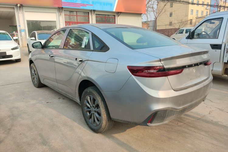 吉利几何A 2024款 410KM 出行版车身外观4