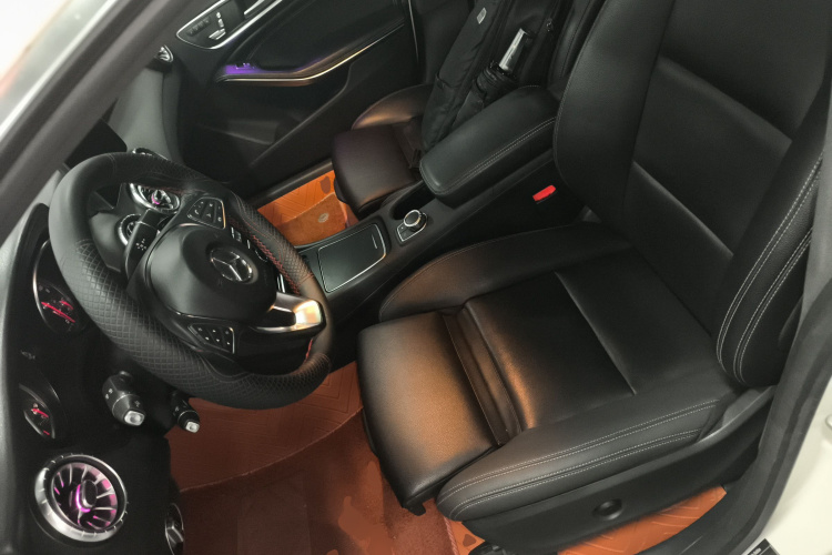 奔驰CLA 2017款 改款 CLA 200 时尚型中控内饰19