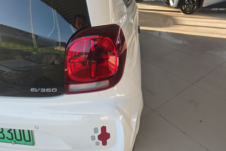 荣威 科莱威CLEVER 2022款 311km元气啵啵版车身外观9