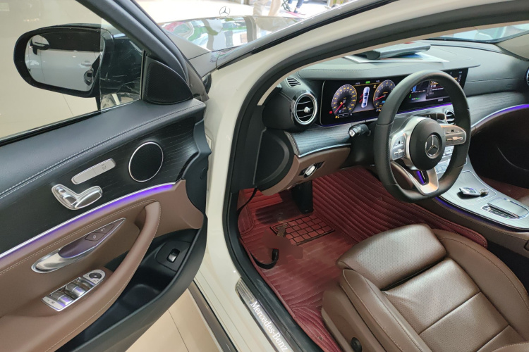 奔驰E级 2020款 E 260 L 运动型中控内饰7003
