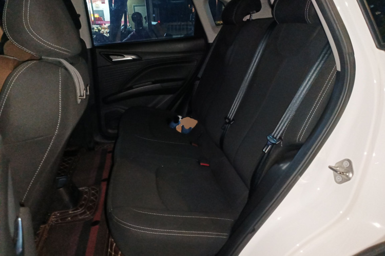 哪吒汽车 哪吒V 2022款 潮 300 Lite 磷酸铁锂中控内饰21