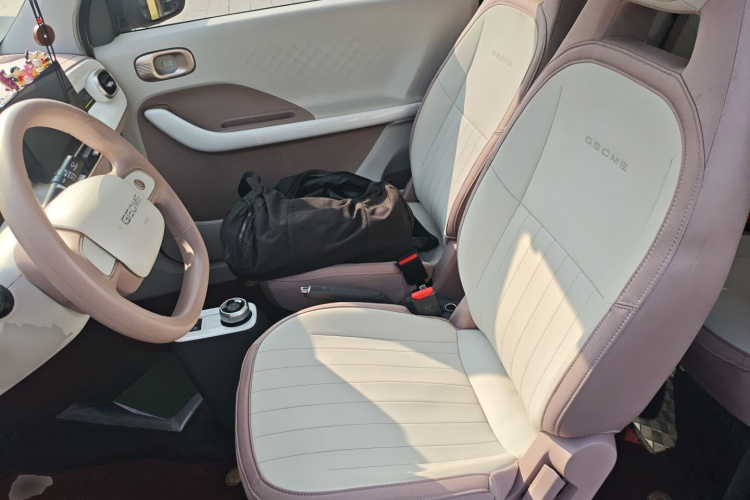 吉利银河 2025款 210km 熊猫卡丁中控内饰19