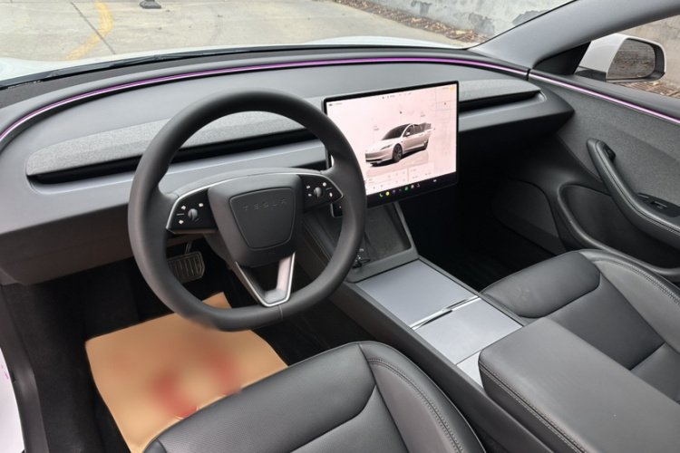 特斯拉 Model 3 2023款 后轮驱动版中控内饰7005