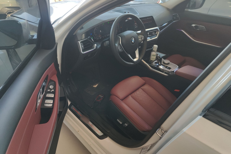 宝马3系 2022款 320i 运动套装中控内饰20