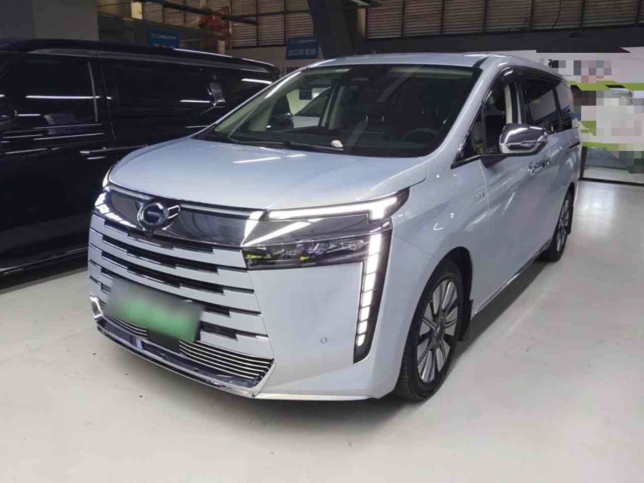 广汽传祺 传祺E8新能源 2024款 150km 龙腾光辉+(2)