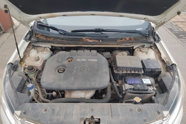 长安 逸动 2015款 1.6L 手动豪华型 国V机舱底盘24
