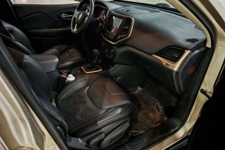 Jeep 自由光(进口) 2014款 2.4L 豪华版中控内饰7001