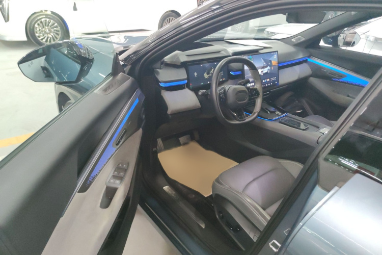 领克08 EM-P 2025款 220km 四驱性能Halo中控内饰7003