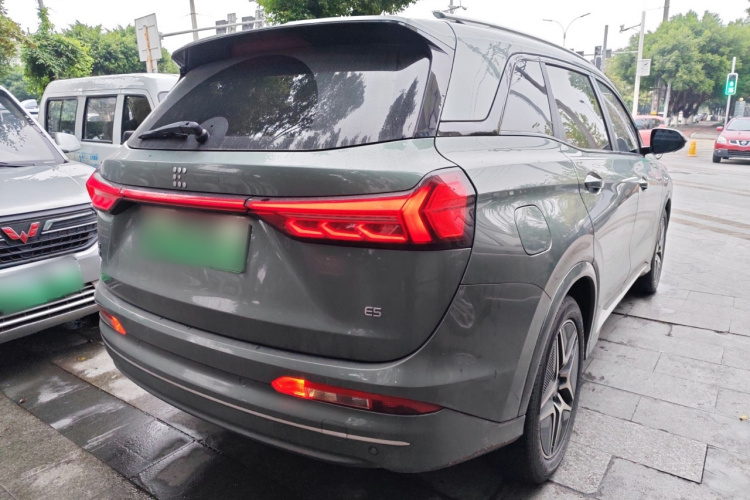 蓝电E5 2023款 1.5L DE-i 110KM旗舰型 7座车身外观7