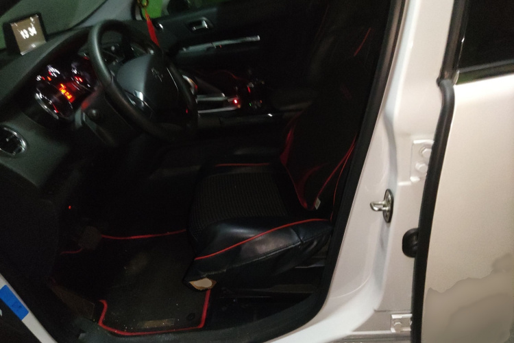 标致3008 2015款 1.6THP 自动经典版局部细节19