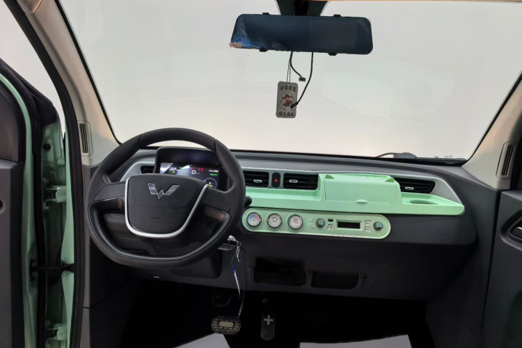 五菱汽车 宏光MINIEV 2022款 马卡龙时尚款 三元锂中控内饰7004