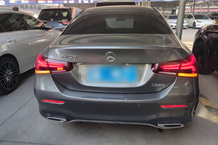 奔驰A级 2020款 改款 A 200 L 运动轿车时尚型车身外观6