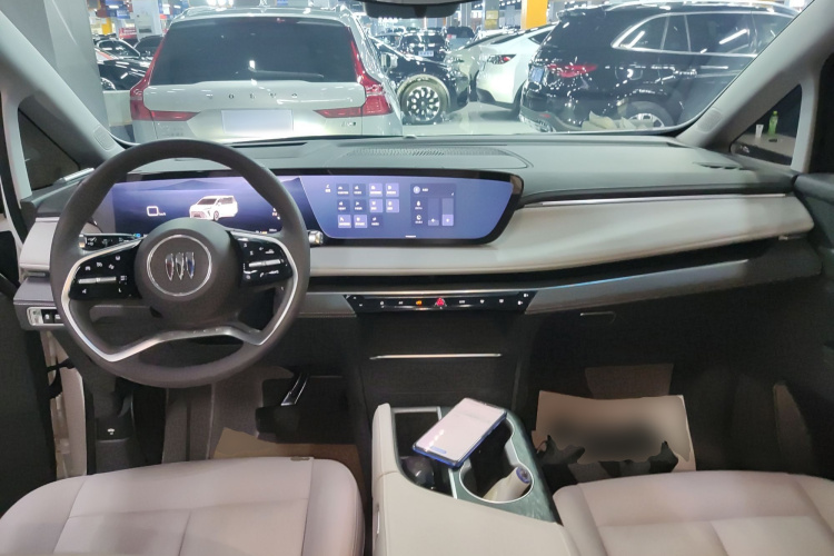 别克GL8 2025款 陆尊 智享版中控内饰12