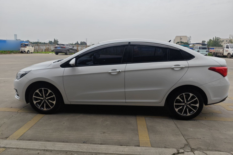 奇瑞 艾瑞泽5 2021款 PRO 1.5L CVT青春版车身外观4