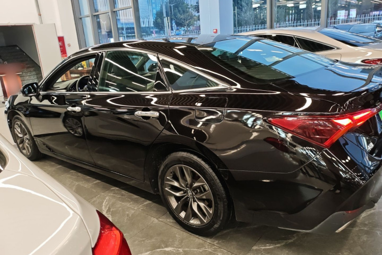 丰田 亚洲龙 2019款 2.0L 豪华版 国VI车身外观4