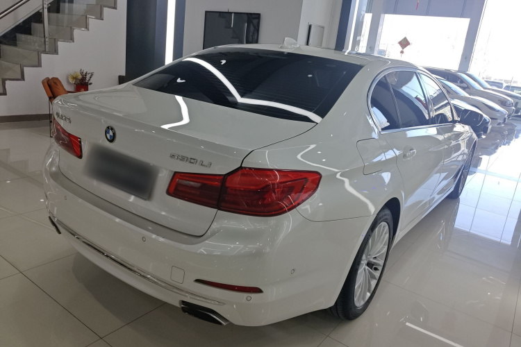 宝马5系 2019款 530Li 领先型 豪华套装车身外观7