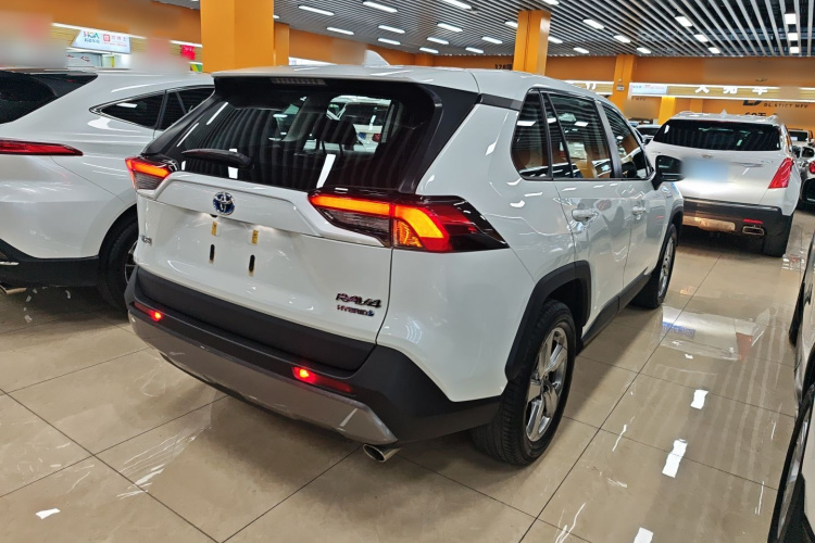 丰田 RAV4荣放 2022款 双擎 2.5L E-CVT两驱精英版车身外观6004
