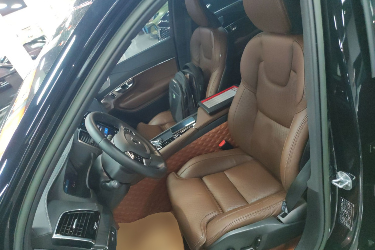 沃尔沃XC90新能源 2023款 T8 RECHARGE 智尊豪华版 7座中控内饰19