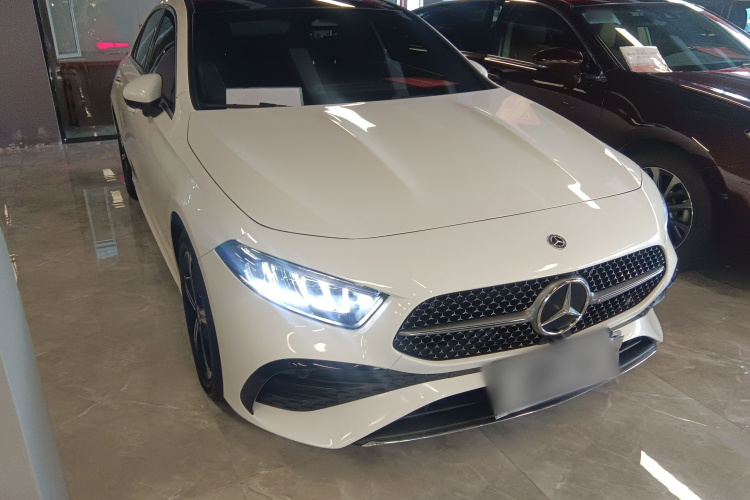 奔驰A级 2024款 改款 A 200 L 时尚型车身外观3