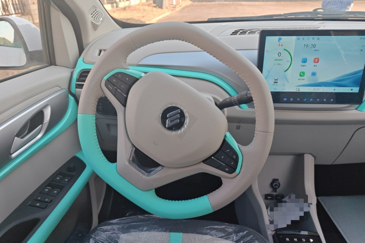 江铃集团新能源 易至EV3 2025款 Plus 330KM豪华型中控内饰13