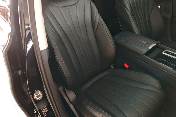 红旗H5 2025款 1.5T DCT旗韵版局部细节41