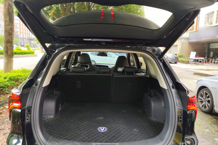 长安CS75 PLUS 2022款 1.5T 自动尊贵型中控内饰23