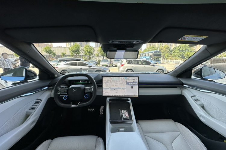 小鹏P7 2025款 702 长续航 Ultra中控内饰7001