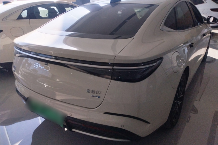 比亚迪 海豹07 DM-i 2025款 智驾版 DM-i 1.5L 125km 尊贵型车身外观7