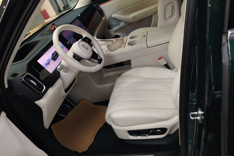 鸿蒙智行 问界M8 2025款 增程 Max+版 53.4kWh 5座版中控内饰19